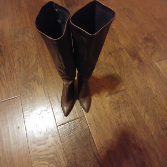 New Dark Brown Boots - Picture 2 of 4